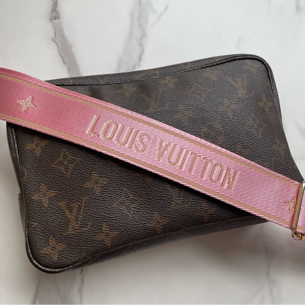 Louis Vuitton Monogram Pouch Crossbody 💖 - Picture 7 of 15